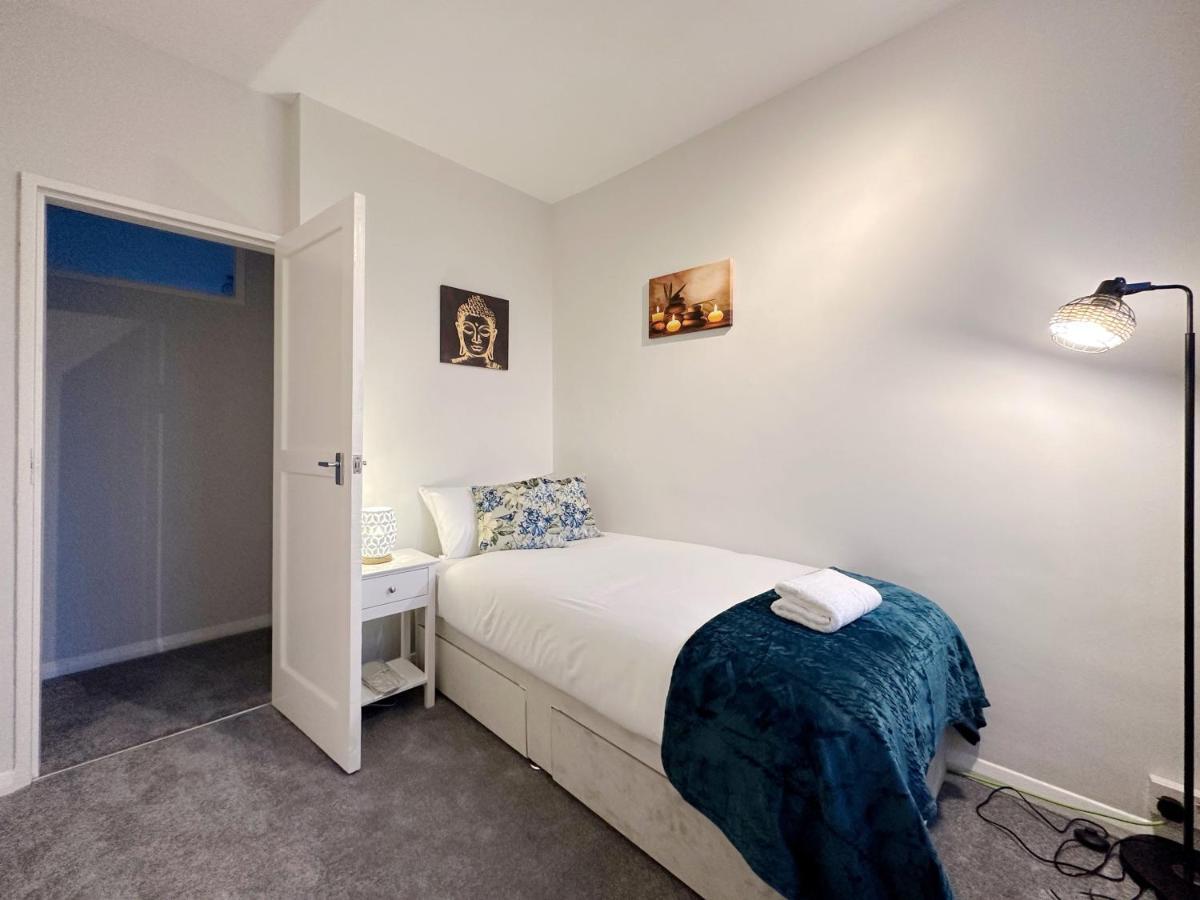 Zoey Place Near Thames River - 2 Double Beds, 1 Single Bed, Spacious, Ideal For Families London Exteriör bild